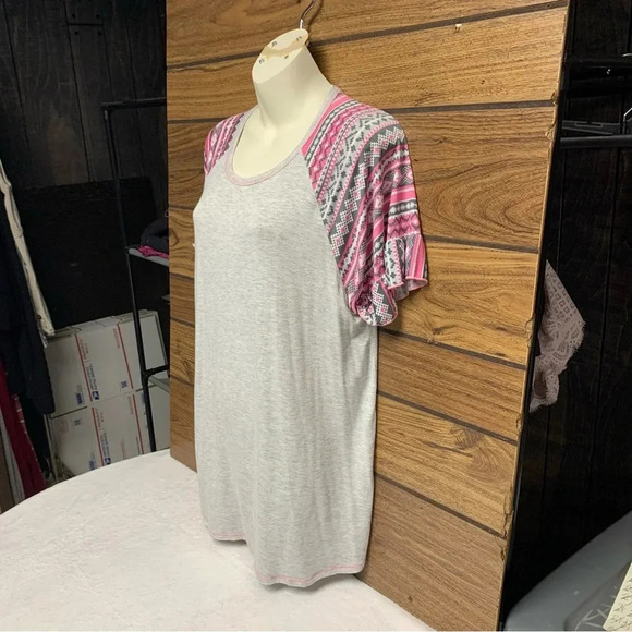 No brand gray/pink sleeve contrast top size medium - Picture 4 of 6